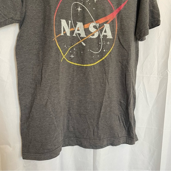 FIFTH SUN Men’s Gray NASA Crew Neck Tee Shirt Size Small - Picture 4 of 6